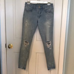 Light Wash ripped jeans
